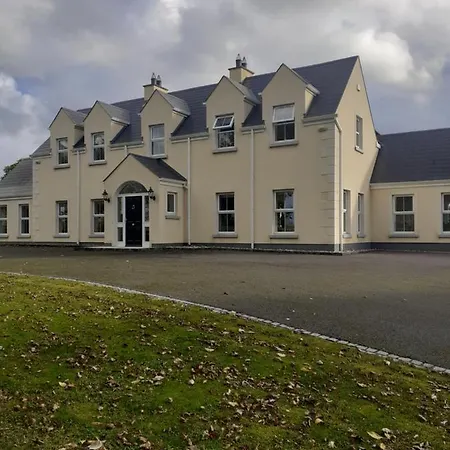 Magnificent House Bed No2 Double Летний дом *