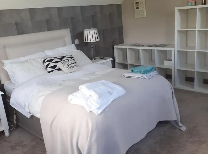 Magnificent House Bed No2 Double * Nobber